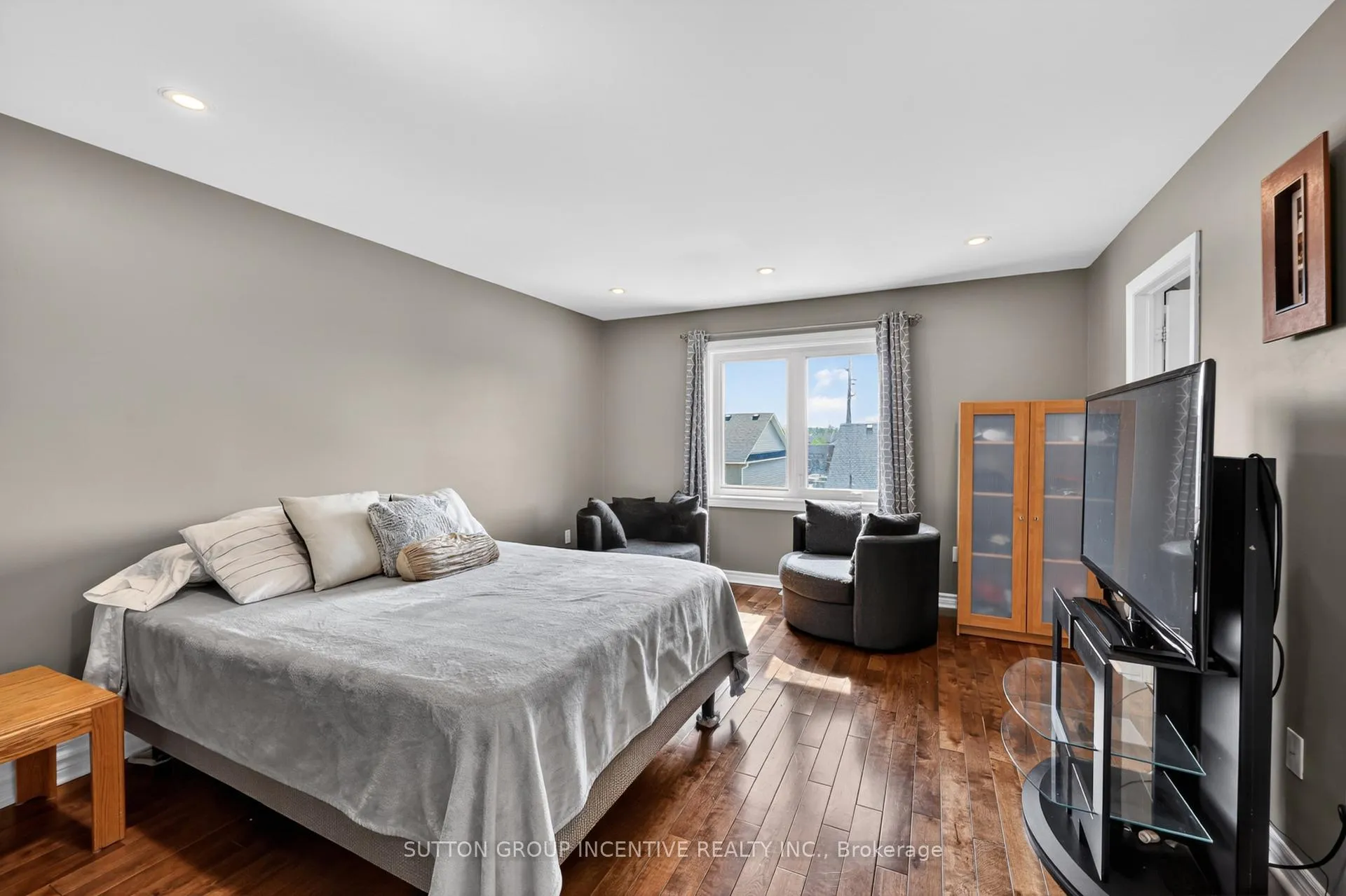 Photo 18 of 60 Succession Crescent, Barrie, Innis-Shore — HOMEH