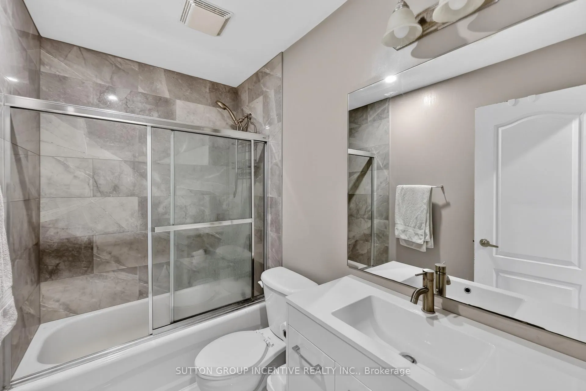 Photo 20 of 60 Succession Crescent, Barrie, Innis-Shore — HOMEH