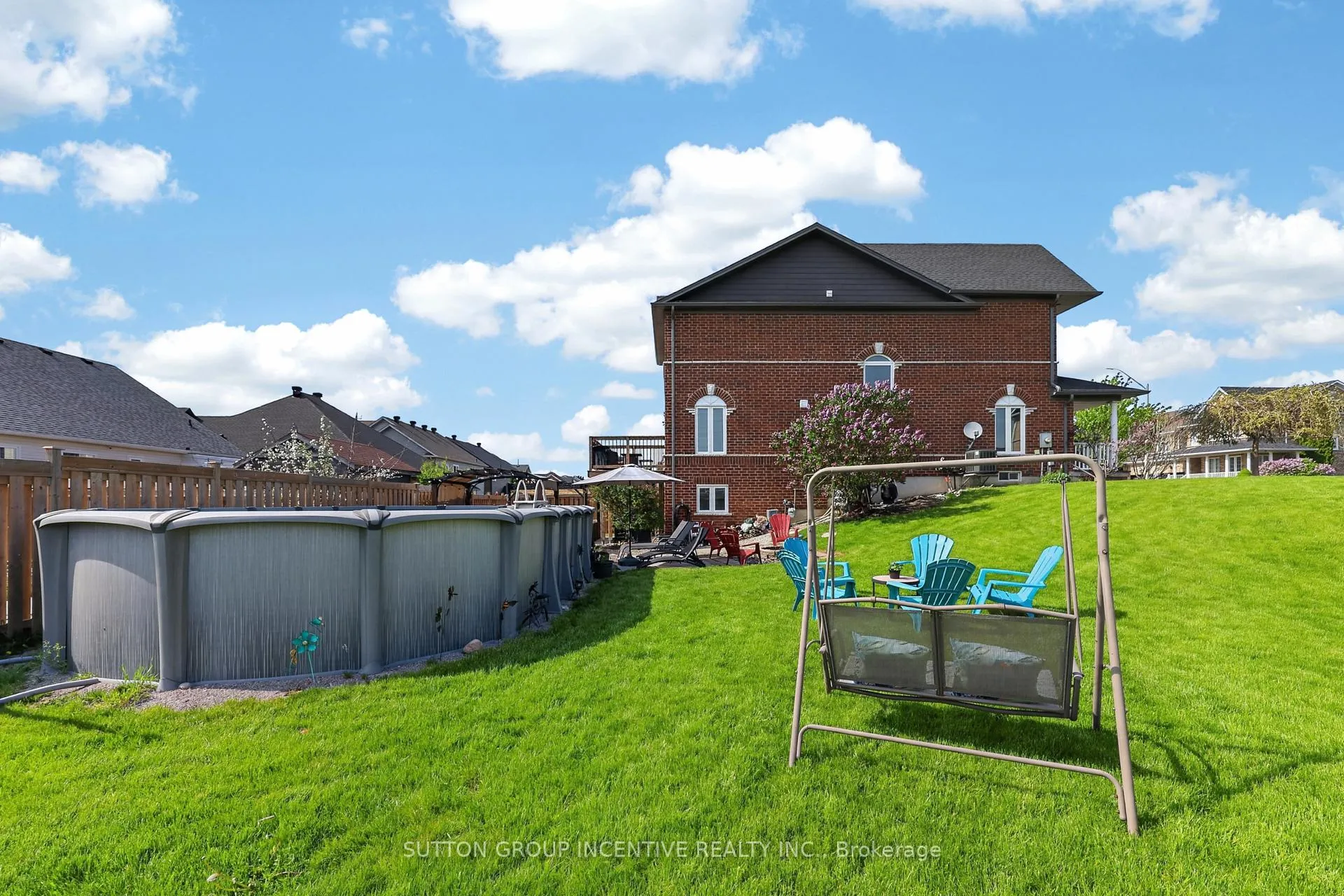 Photo 32 of 60 Succession Crescent, Barrie, Innis-Shore — HOMEH