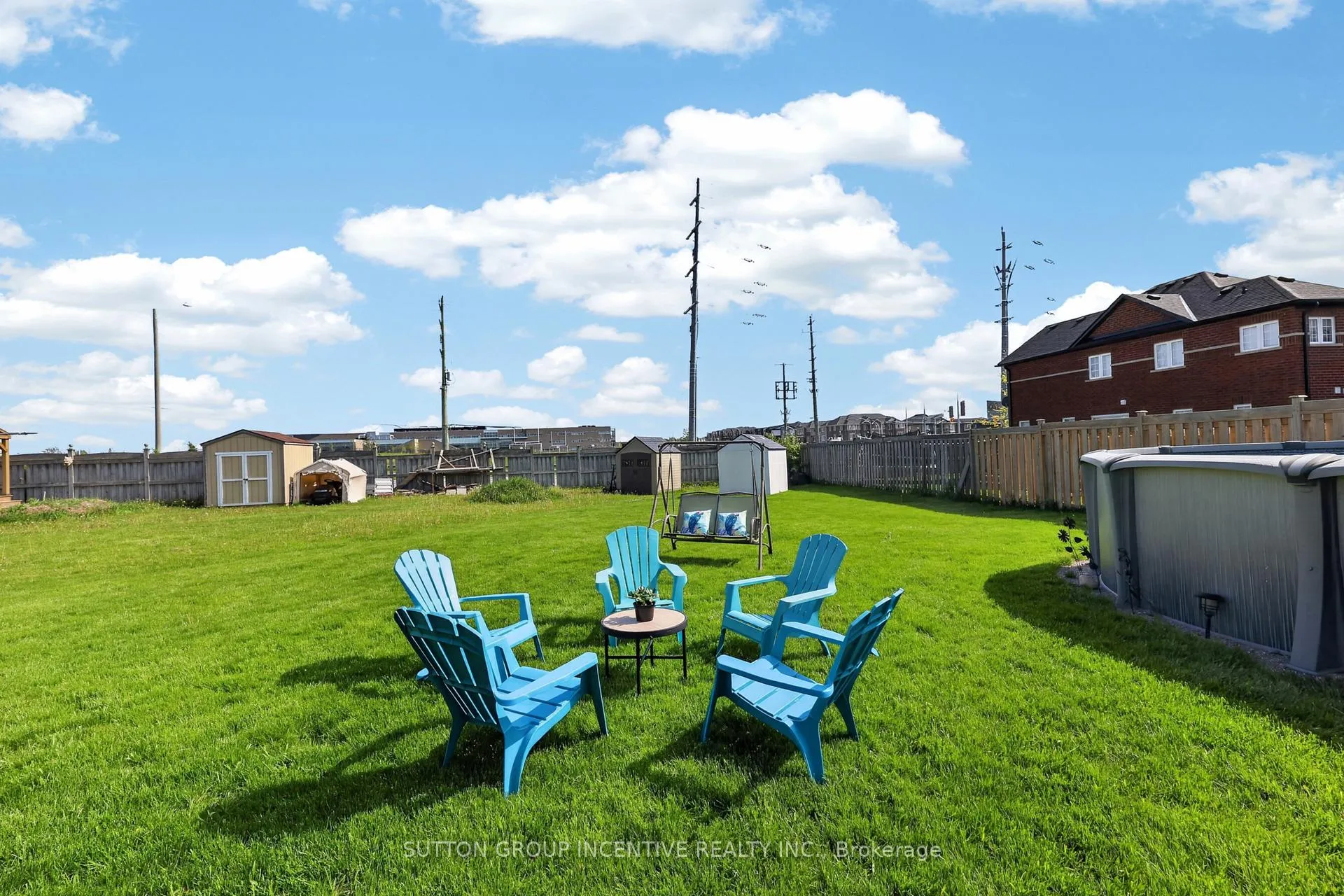 Photo 33 of 60 Succession Crescent, Barrie, Innis-Shore — HOMEH