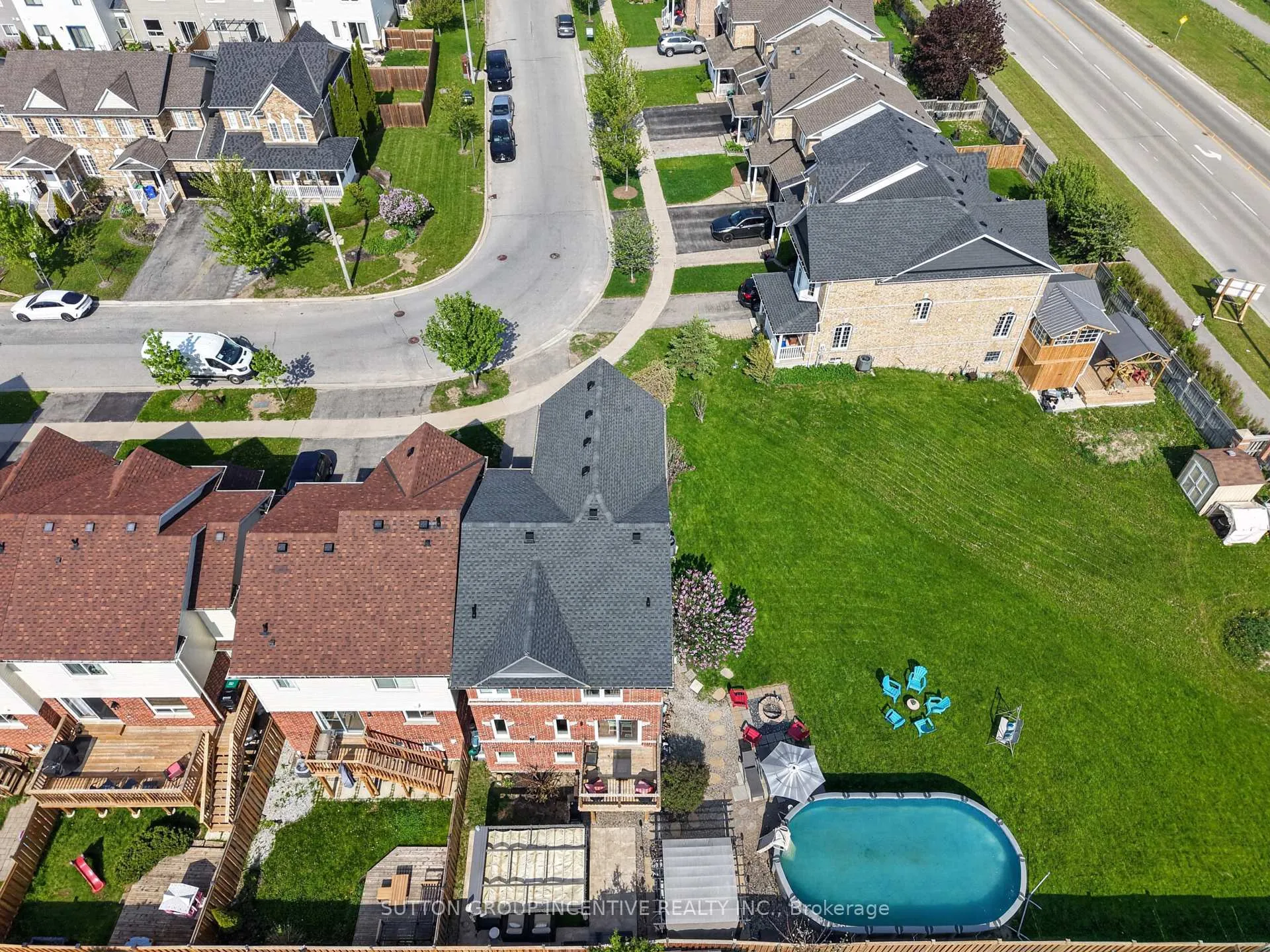 Photo 34 of 60 Succession Crescent, Barrie, Innis-Shore — HOMEH