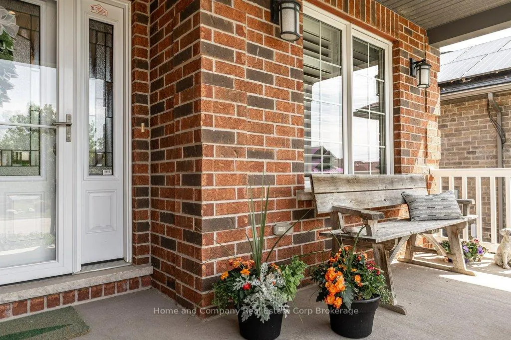 Photo 2 of 22 Findlay Place, Stratford — HOMEH