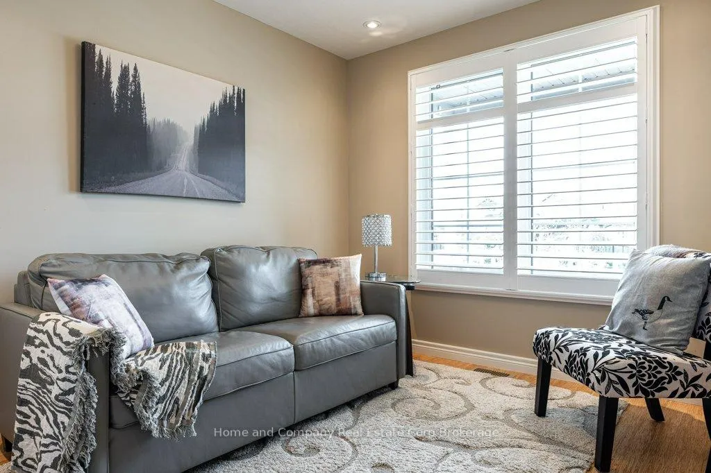 Photo 4 of 22 Findlay Place, Stratford — HOMEH