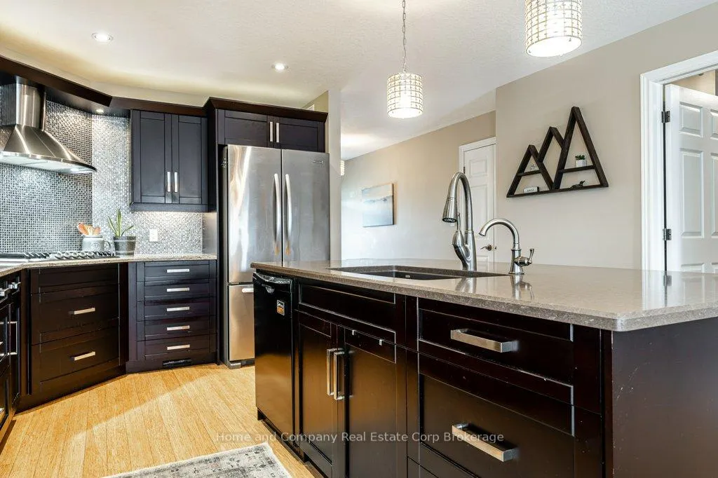 Photo 5 of 22 Findlay Place, Stratford — HOMEH