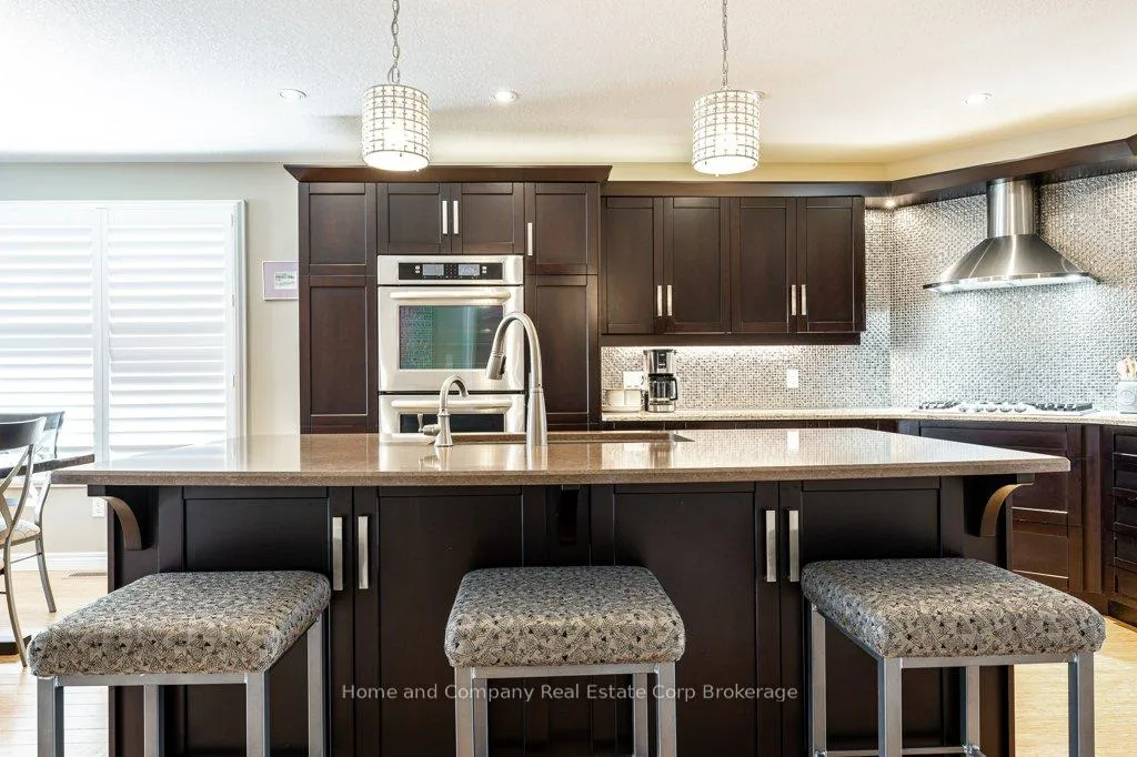 Photo 7 of 22 Findlay Place, Stratford — HOMEH