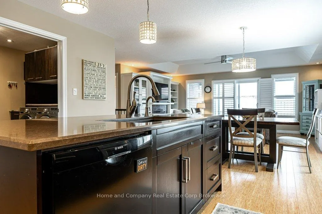 Photo 8 of 22 Findlay Place, Stratford — HOMEH