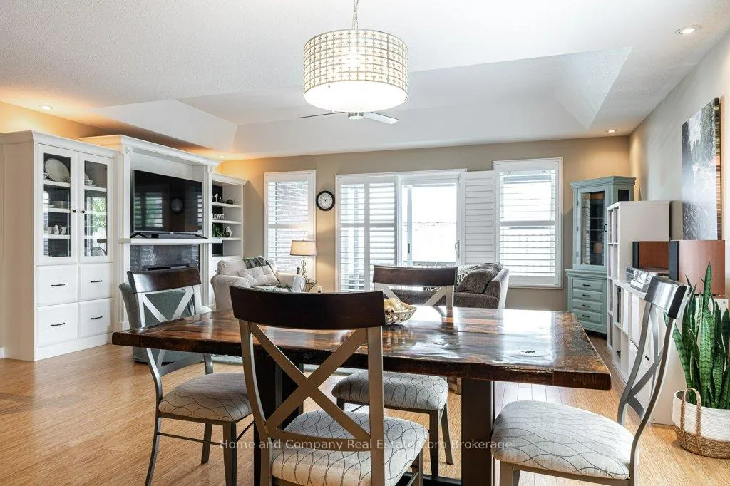 Photo 11 of 22 Findlay Place, Stratford — HOMEH