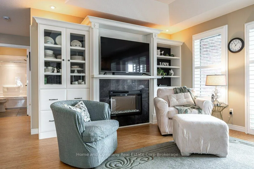 Photo 12 of 22 Findlay Place, Stratford — HOMEH