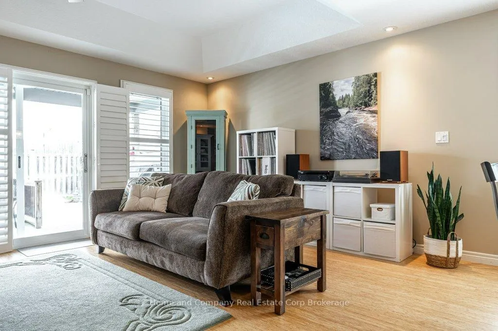 Photo 14 of 22 Findlay Place, Stratford — HOMEH