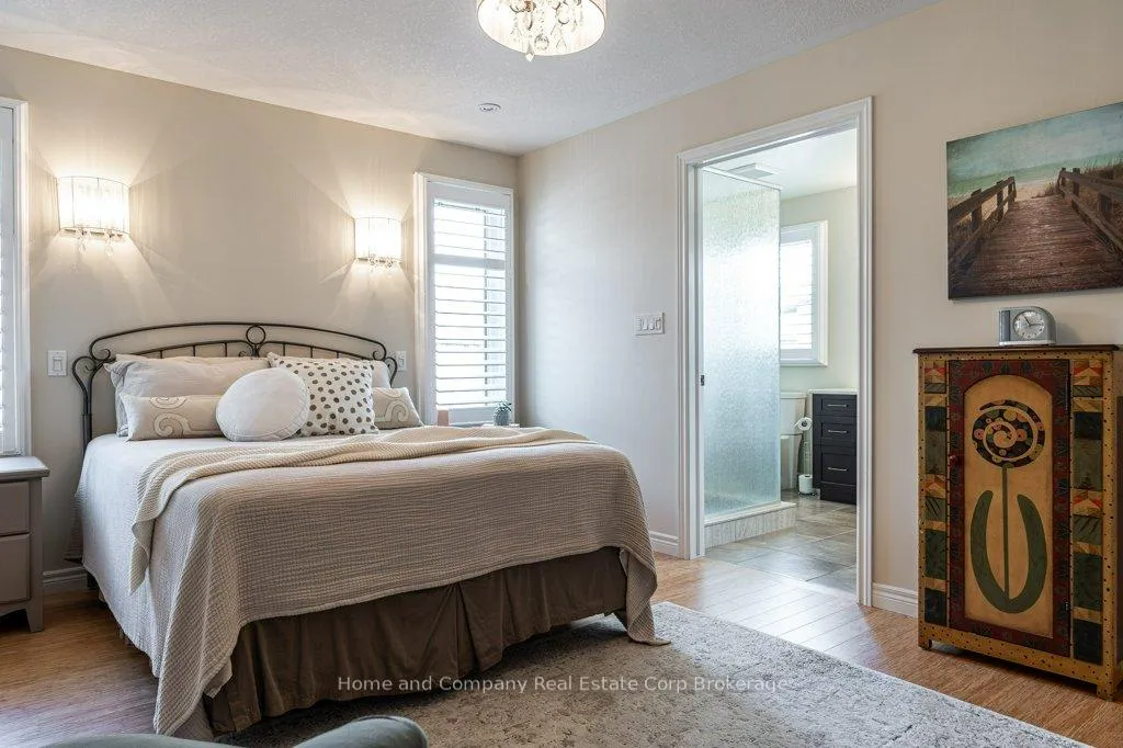 Photo 16 of 22 Findlay Place, Stratford — HOMEH