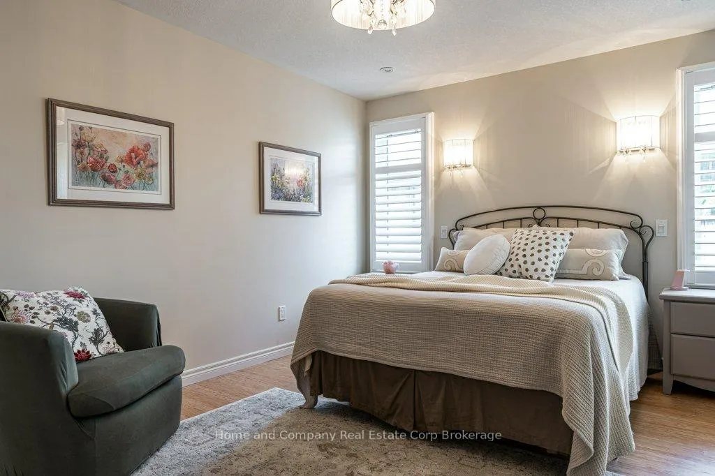 Photo 17 of 22 Findlay Place, Stratford — HOMEH