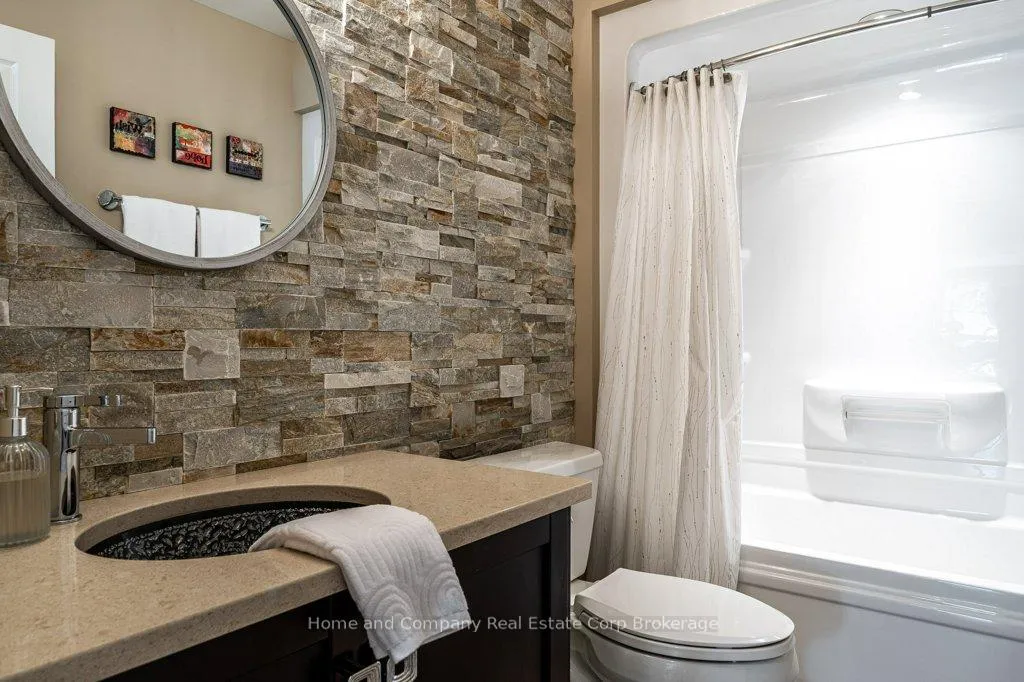 Photo 23 of 22 Findlay Place, Stratford — HOMEH