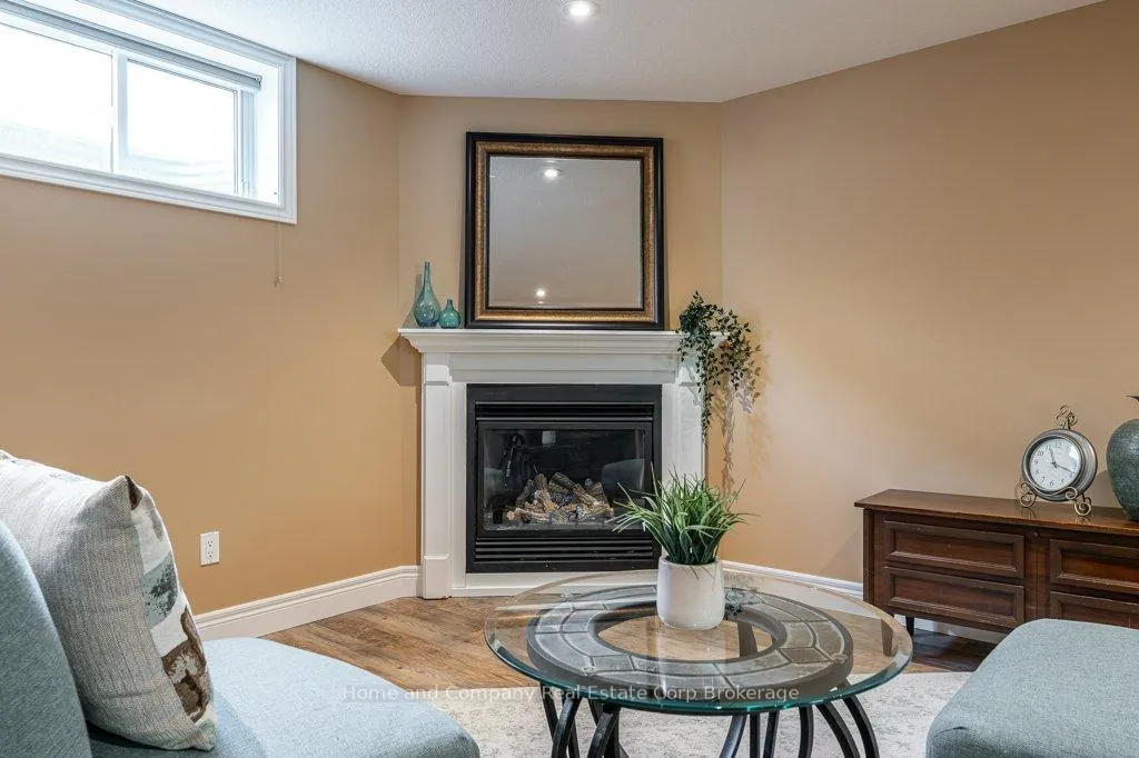 Photo 25 of 22 Findlay Place, Stratford — HOMEH