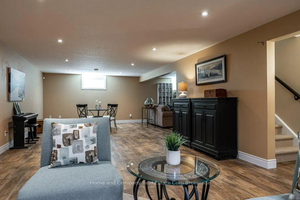 Photo 26 of 22 Findlay Place, Stratford — HOMEH