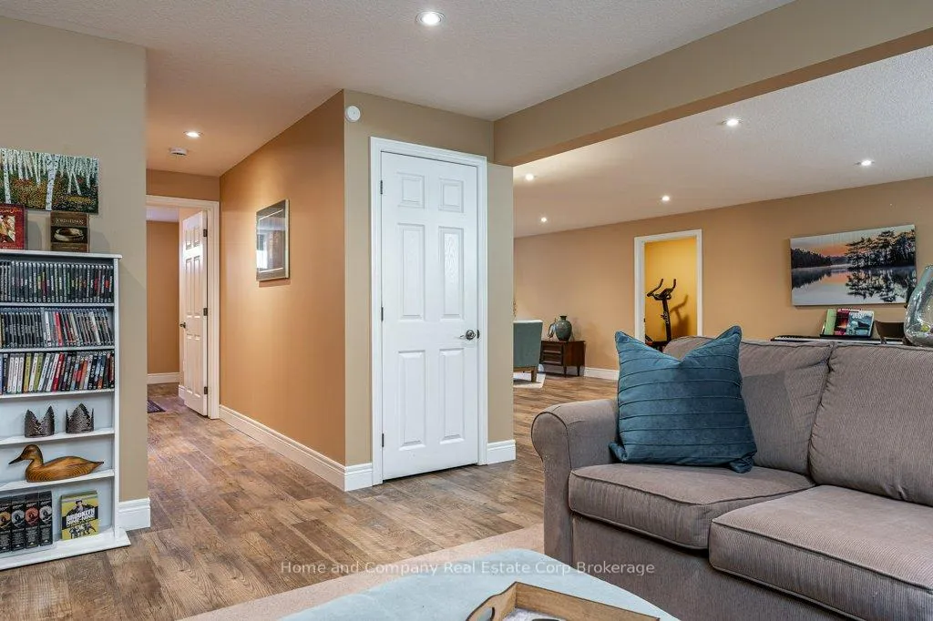 Photo 29 of 22 Findlay Place, Stratford — HOMEH