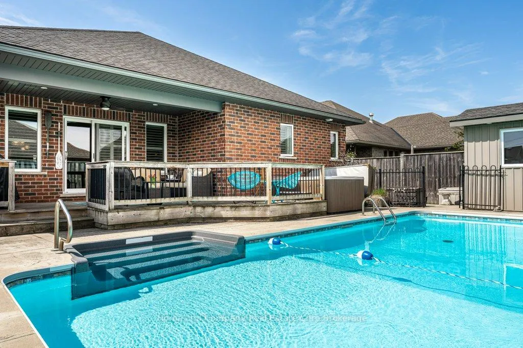 Photo 35 of 22 Findlay Place, Stratford — HOMEH