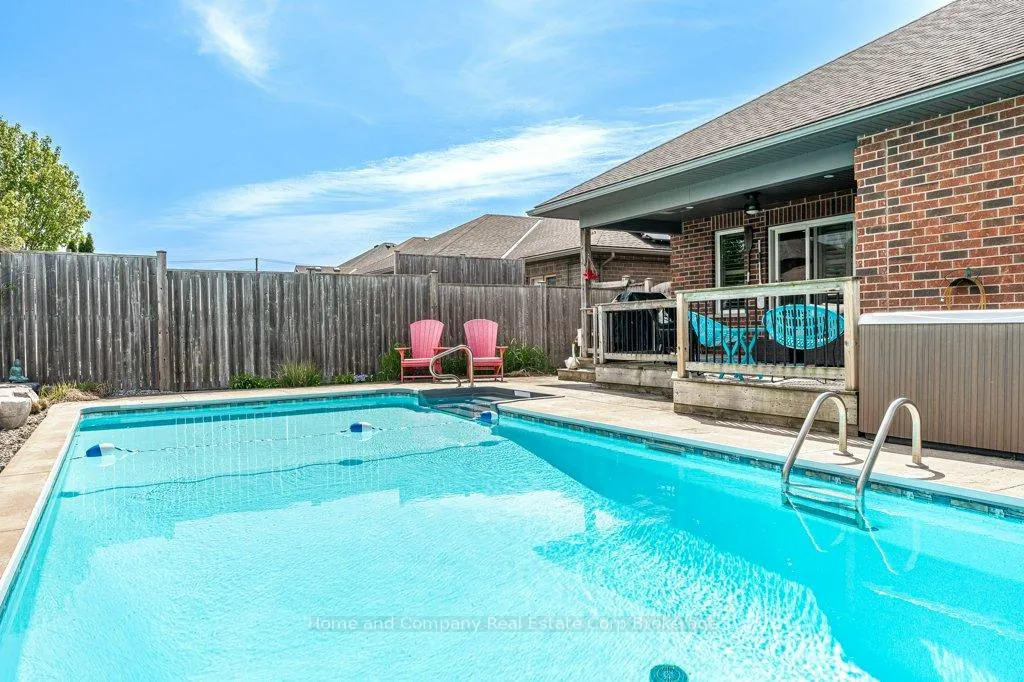 Photo 38 of 22 Findlay Place, Stratford — HOMEH