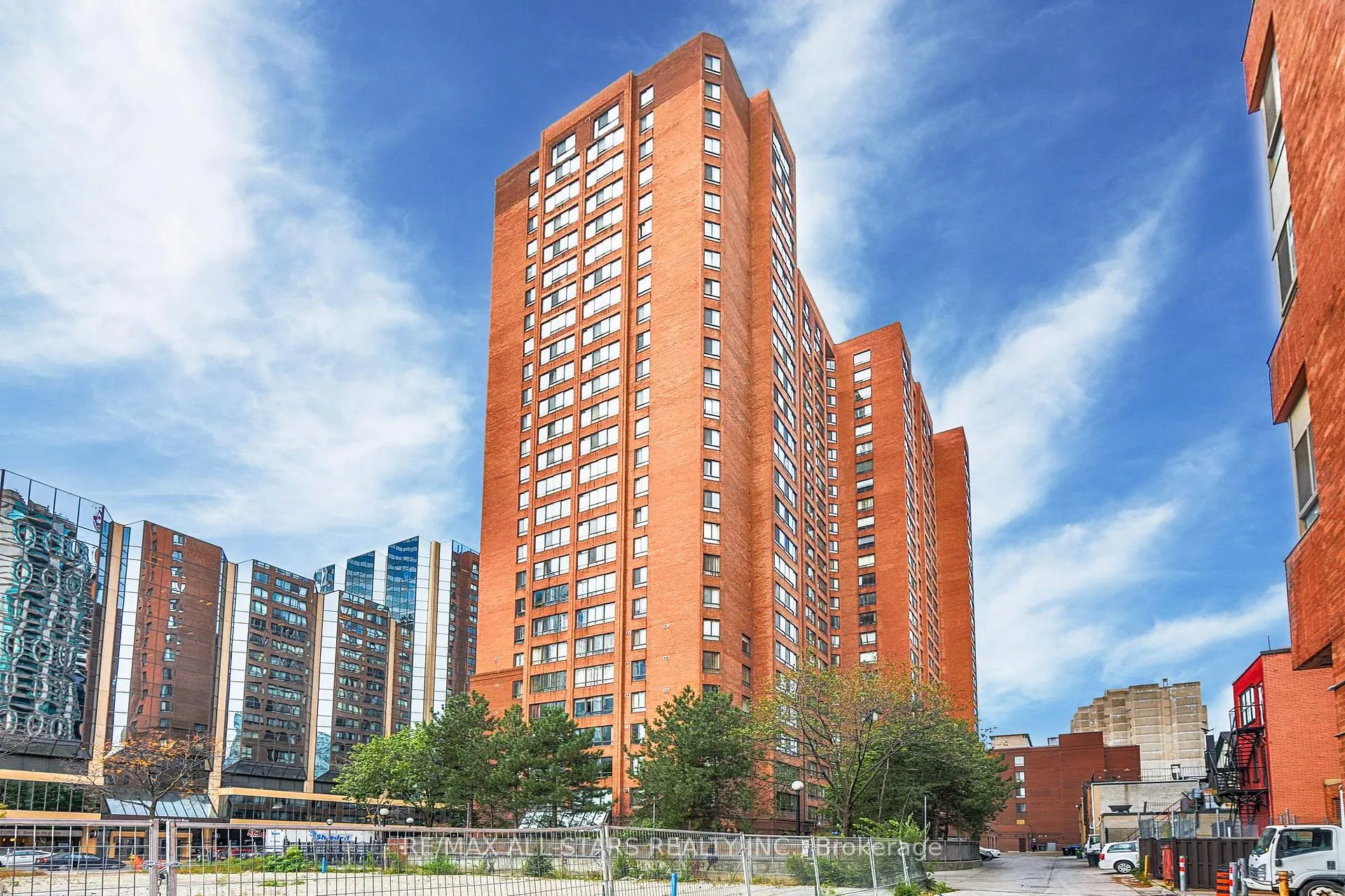 Front of Unit 503, 633 Hurizon On Bay Street
