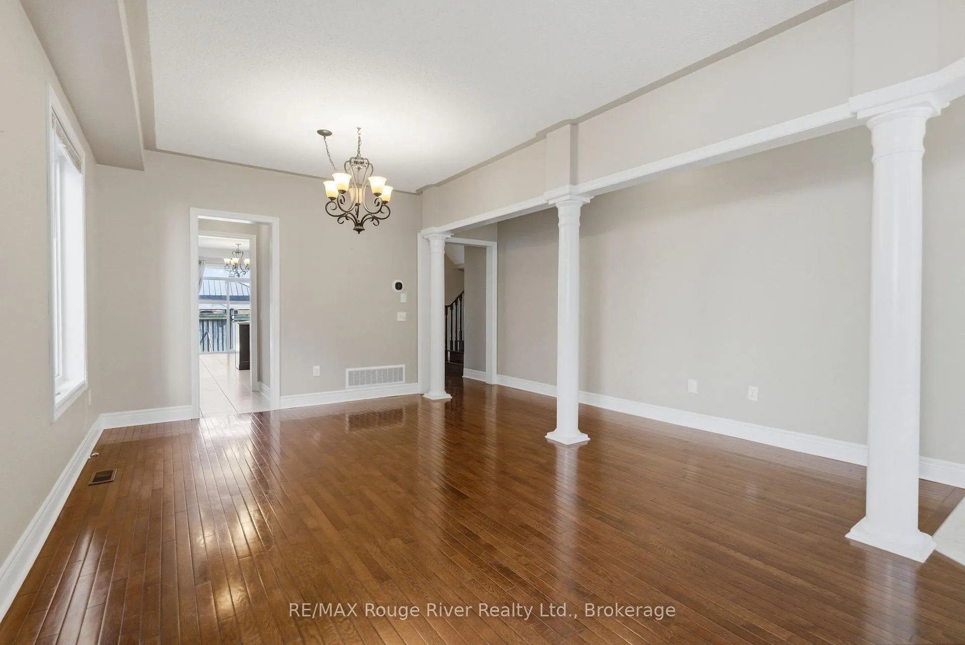 Photo 4 of 138 Kersey Crescent, Clarington, Courtice — HOMEH