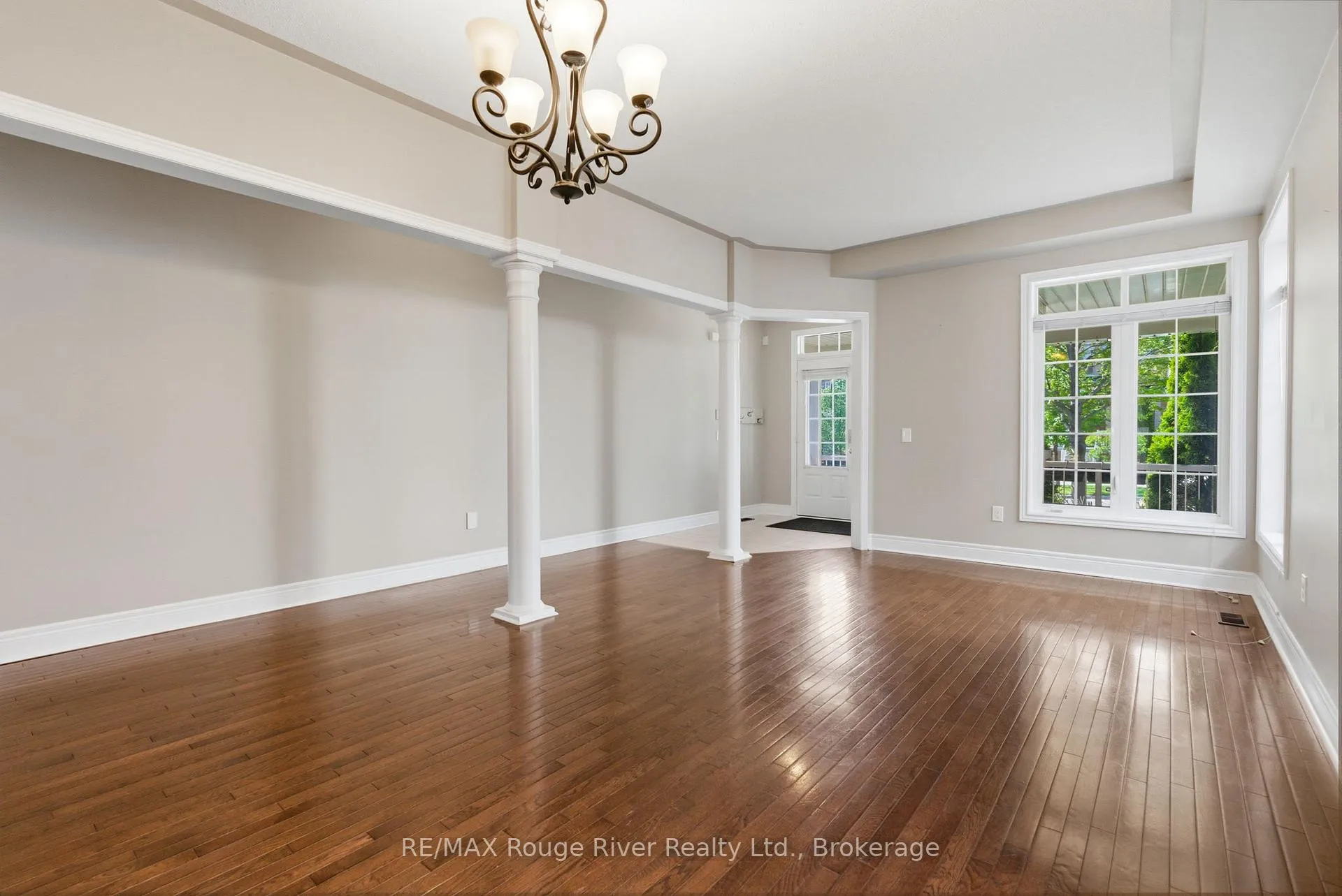 Photo 5 of 138 Kersey Crescent, Clarington, Courtice — HOMEH