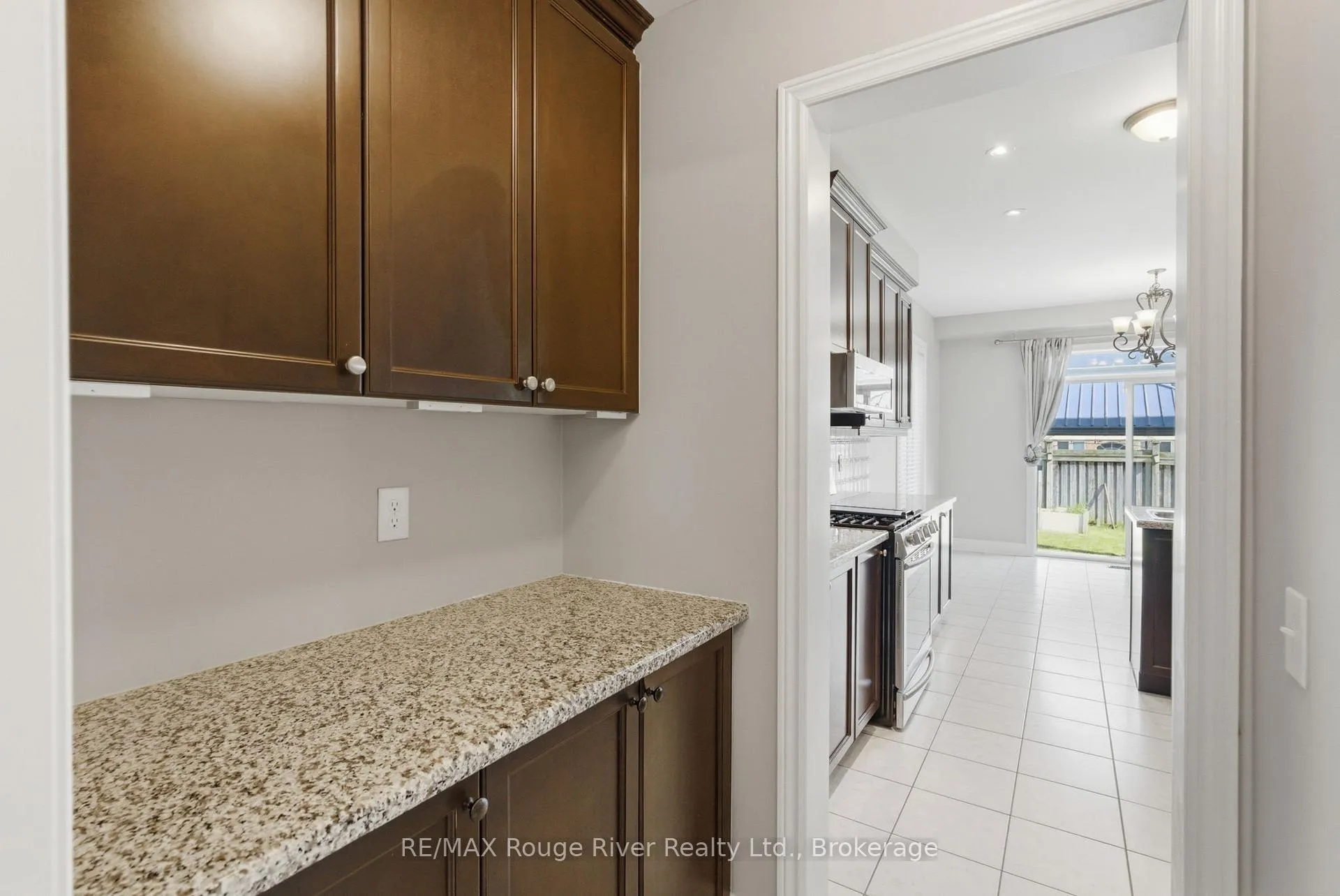 Photo 8 of 138 Kersey Crescent, Clarington, Courtice — HOMEH