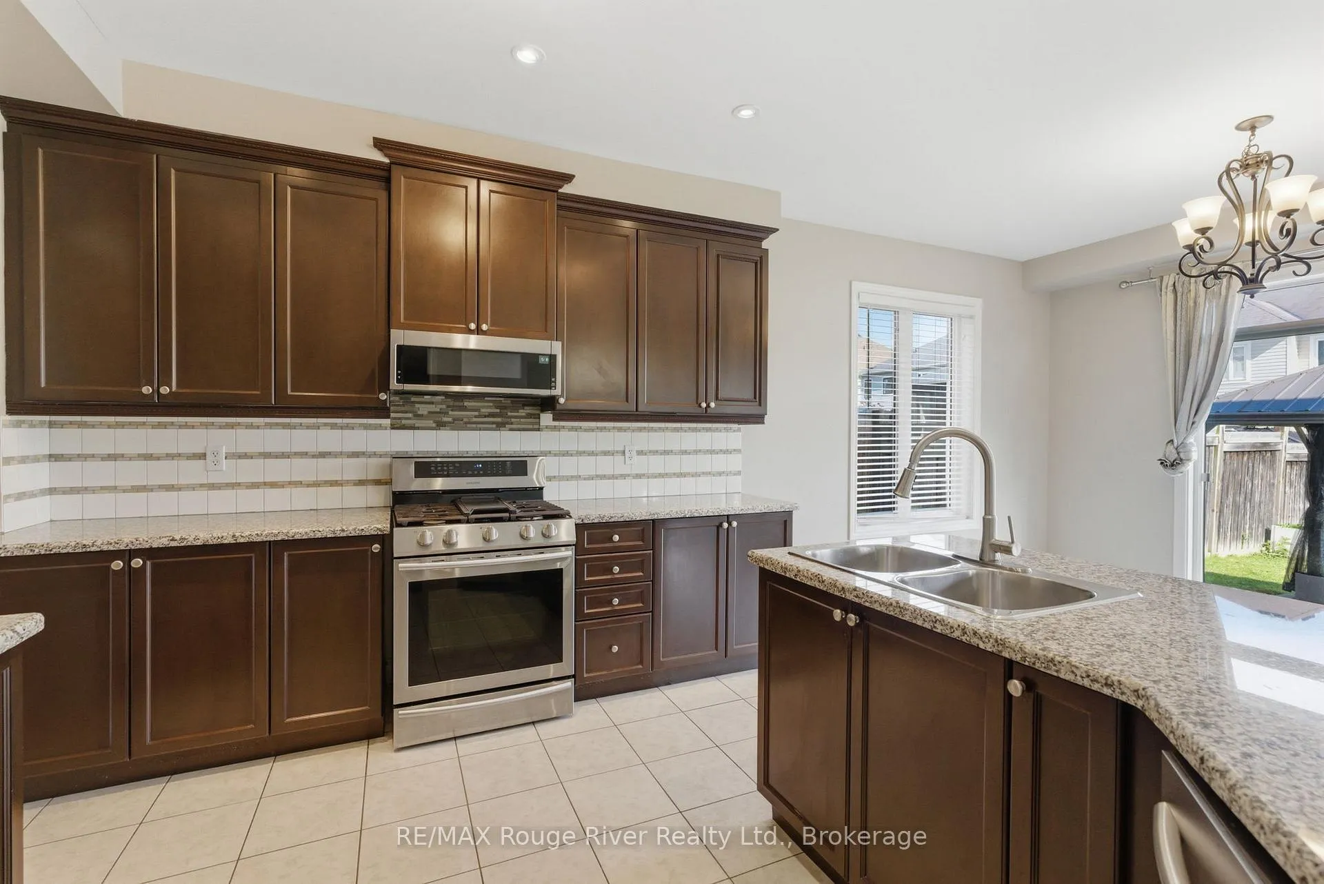 Photo 10 of 138 Kersey Crescent, Clarington, Courtice — HOMEH