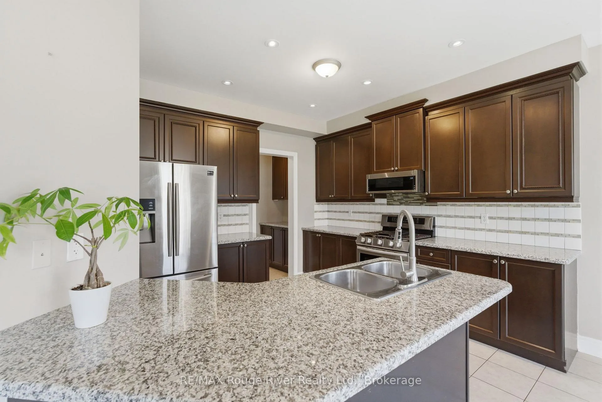 Photo 12 of 138 Kersey Crescent, Clarington, Courtice — HOMEH