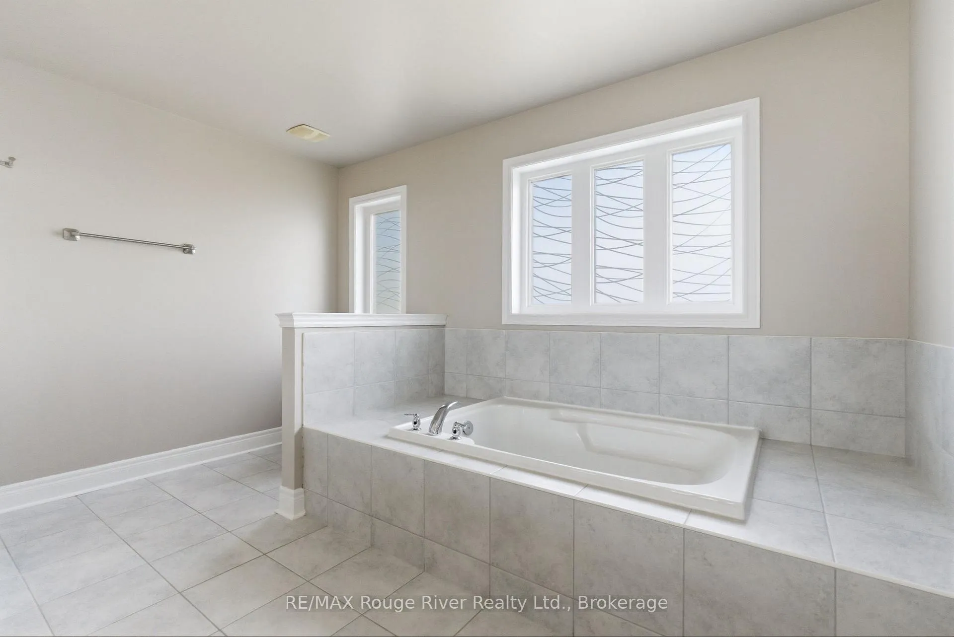 Photo 24 of 138 Kersey Crescent, Clarington, Courtice — HOMEH