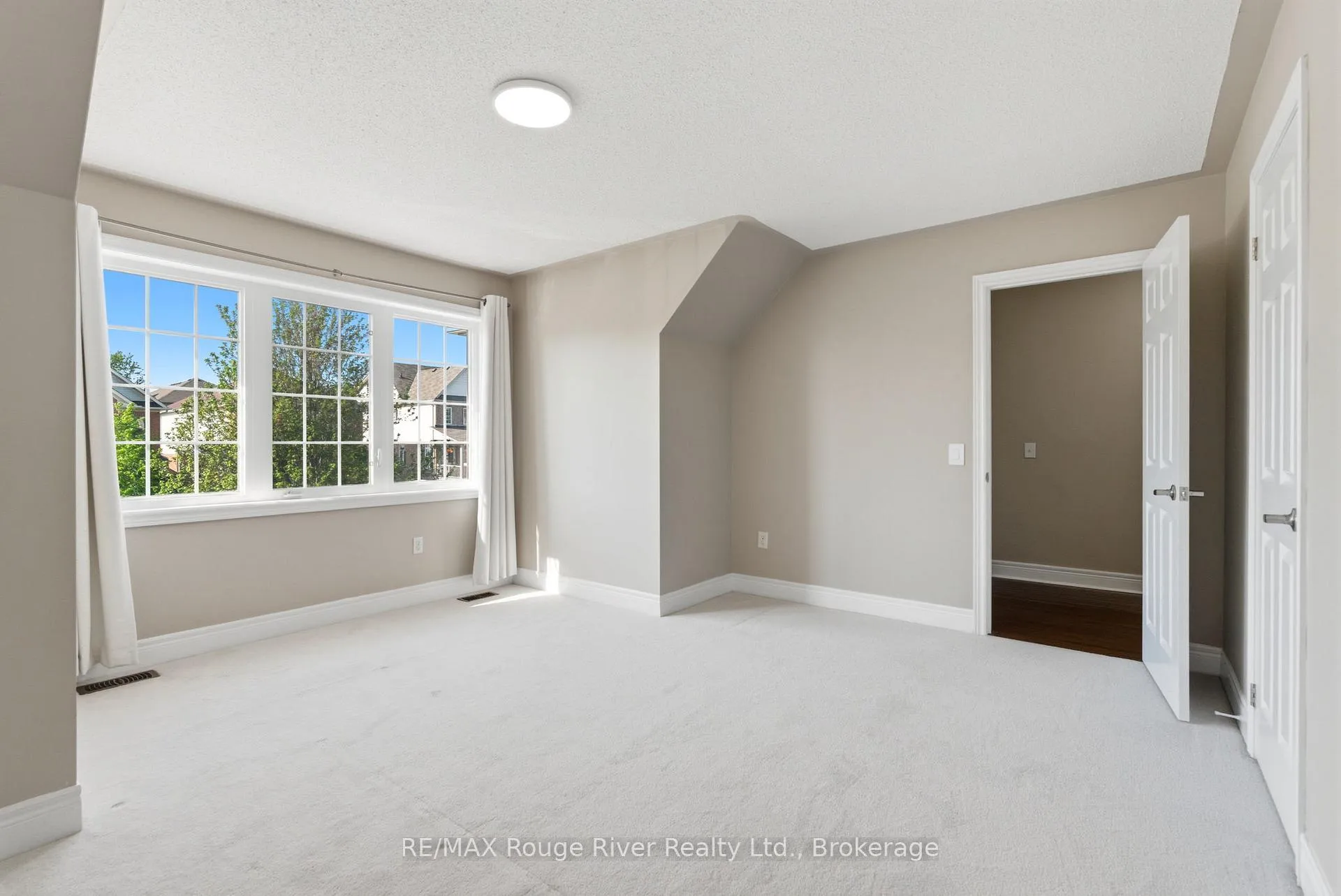 Photo 39 of 138 Kersey Crescent, Clarington, Courtice — HOMEH