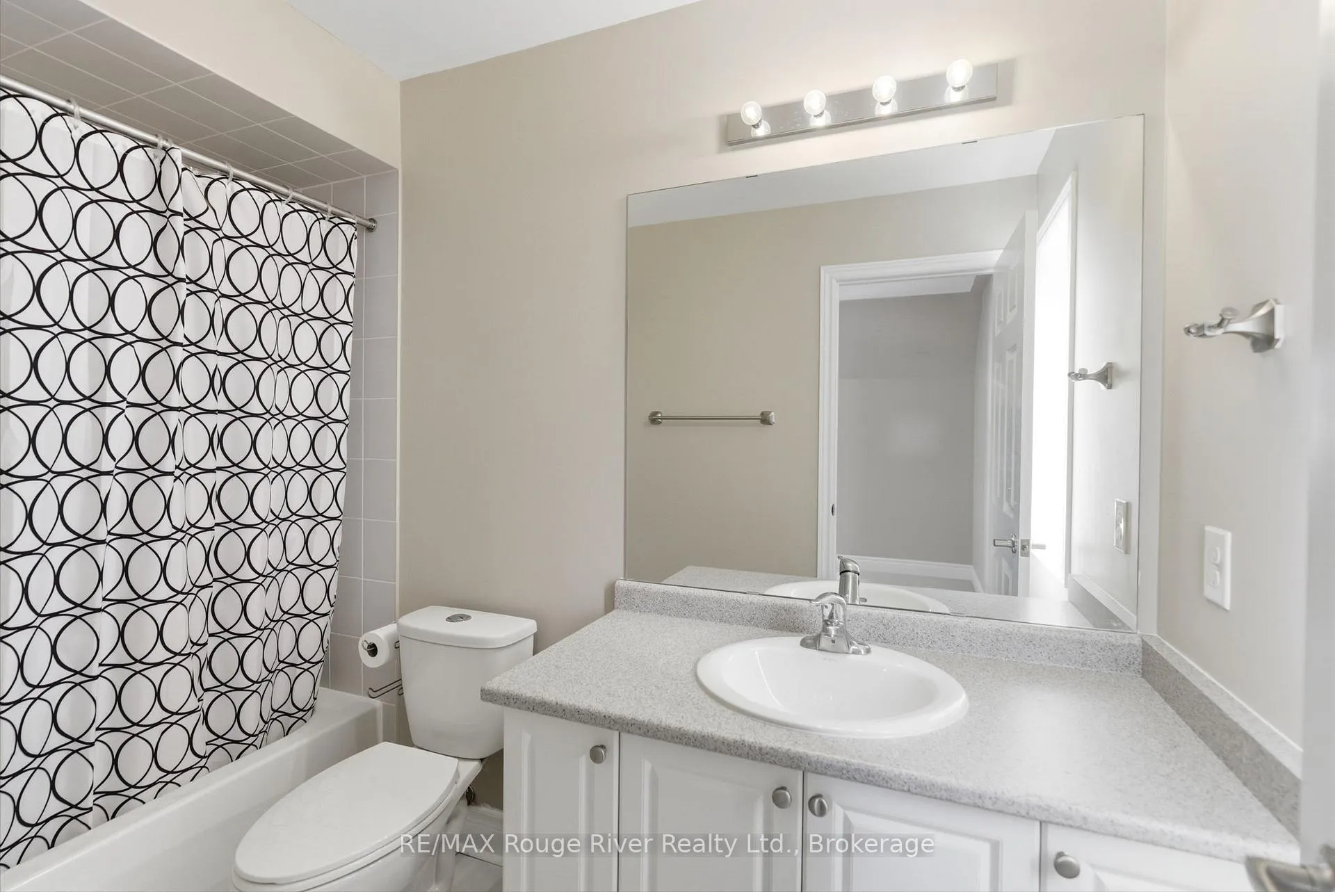 Photo 40 of 138 Kersey Crescent, Clarington, Courtice — HOMEH