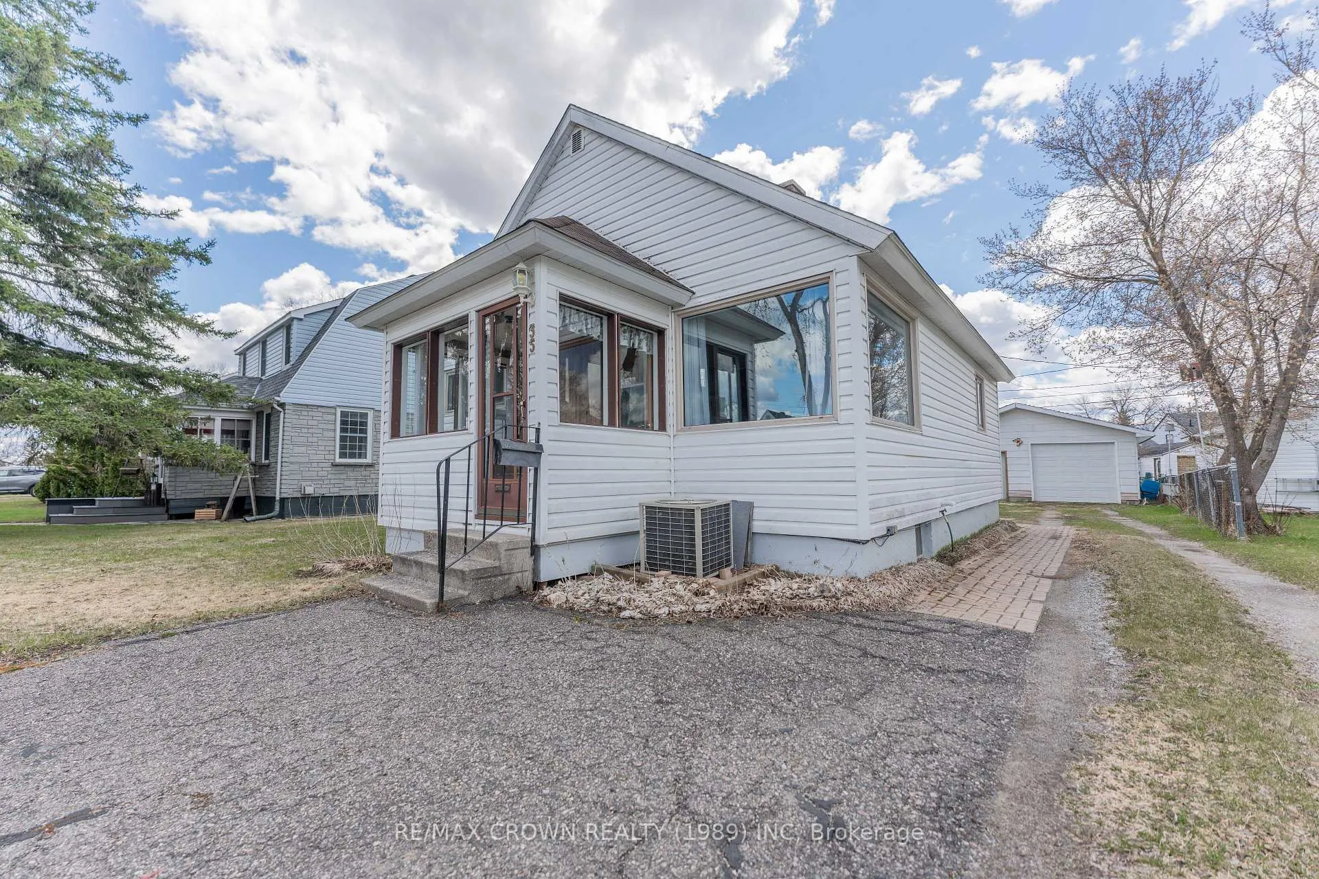 Photo 2 of 35 Bowman Avenue, Kapuskasing — HOMEH