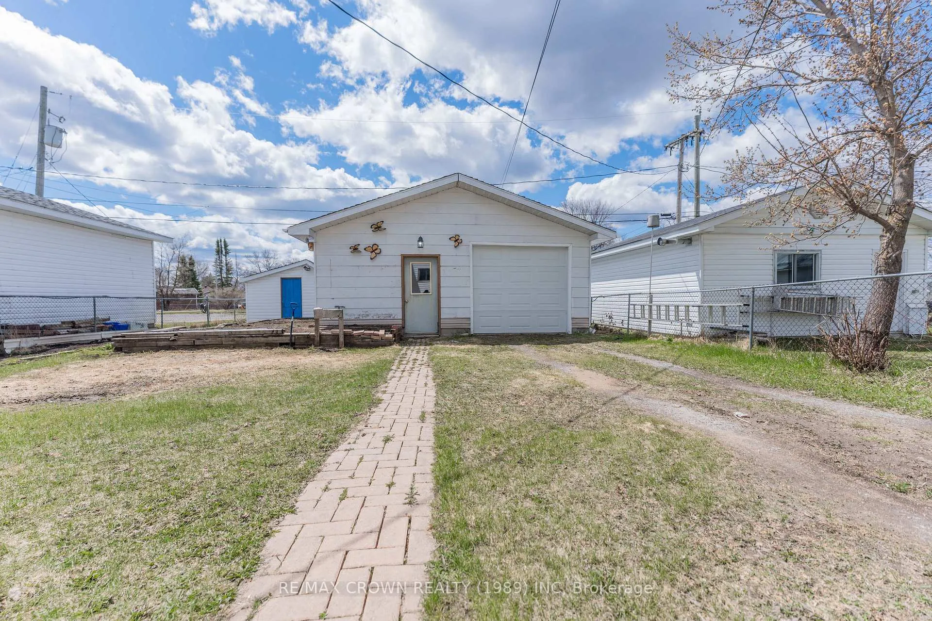 Photo 3 of 35 Bowman Avenue, Kapuskasing — HOMEH