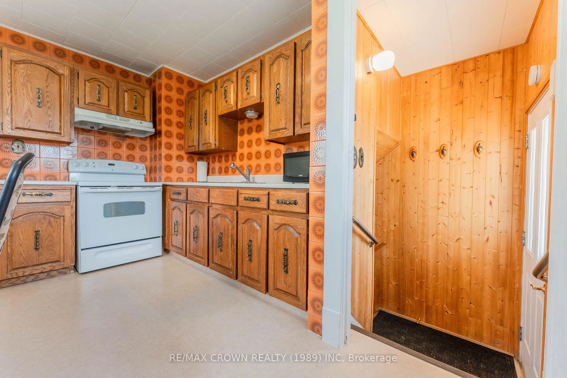 Photo 9 of 35 Bowman Avenue, Kapuskasing — HOMEH