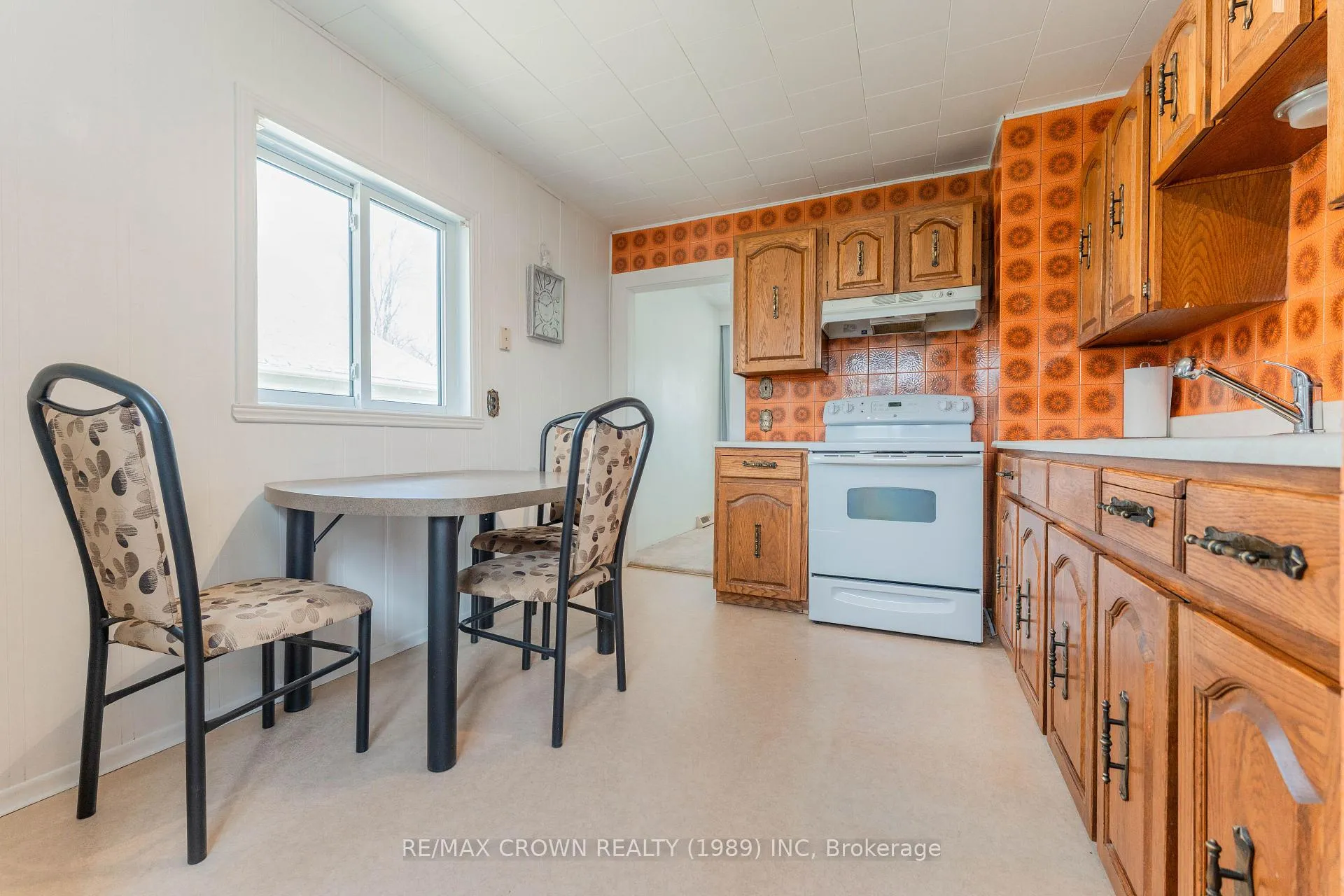 Photo 10 of 35 Bowman Avenue, Kapuskasing — HOMEH