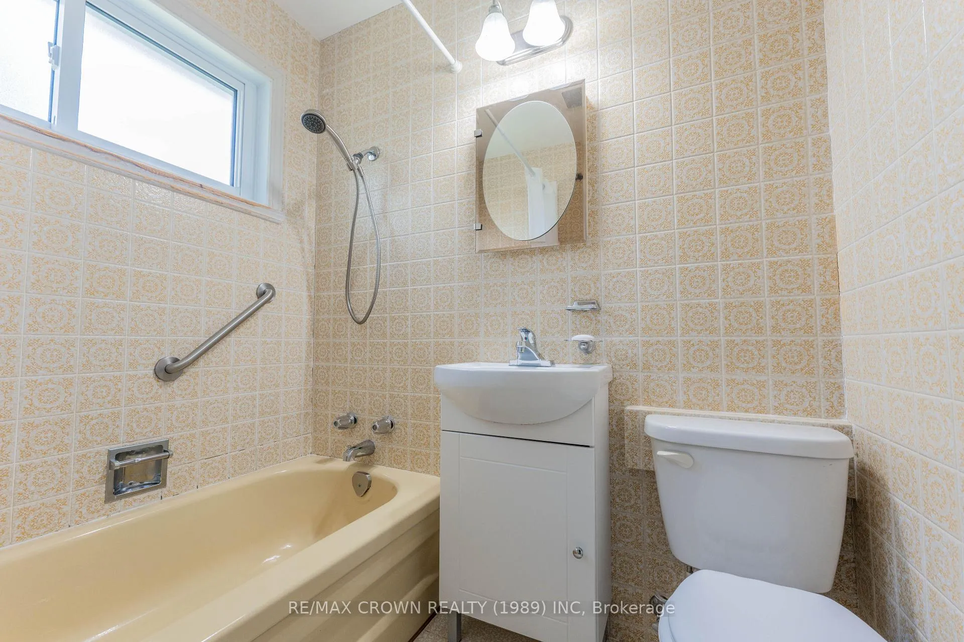 Photo 24 of 35 Bowman Avenue, Kapuskasing — HOMEH