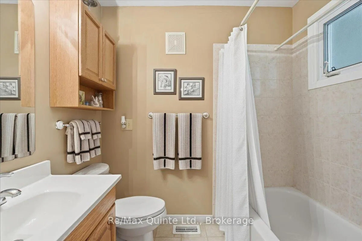 Photo 8 of 92 Bishop Lane, Prince Edward County, Sophiasburg Ward — HOMEH