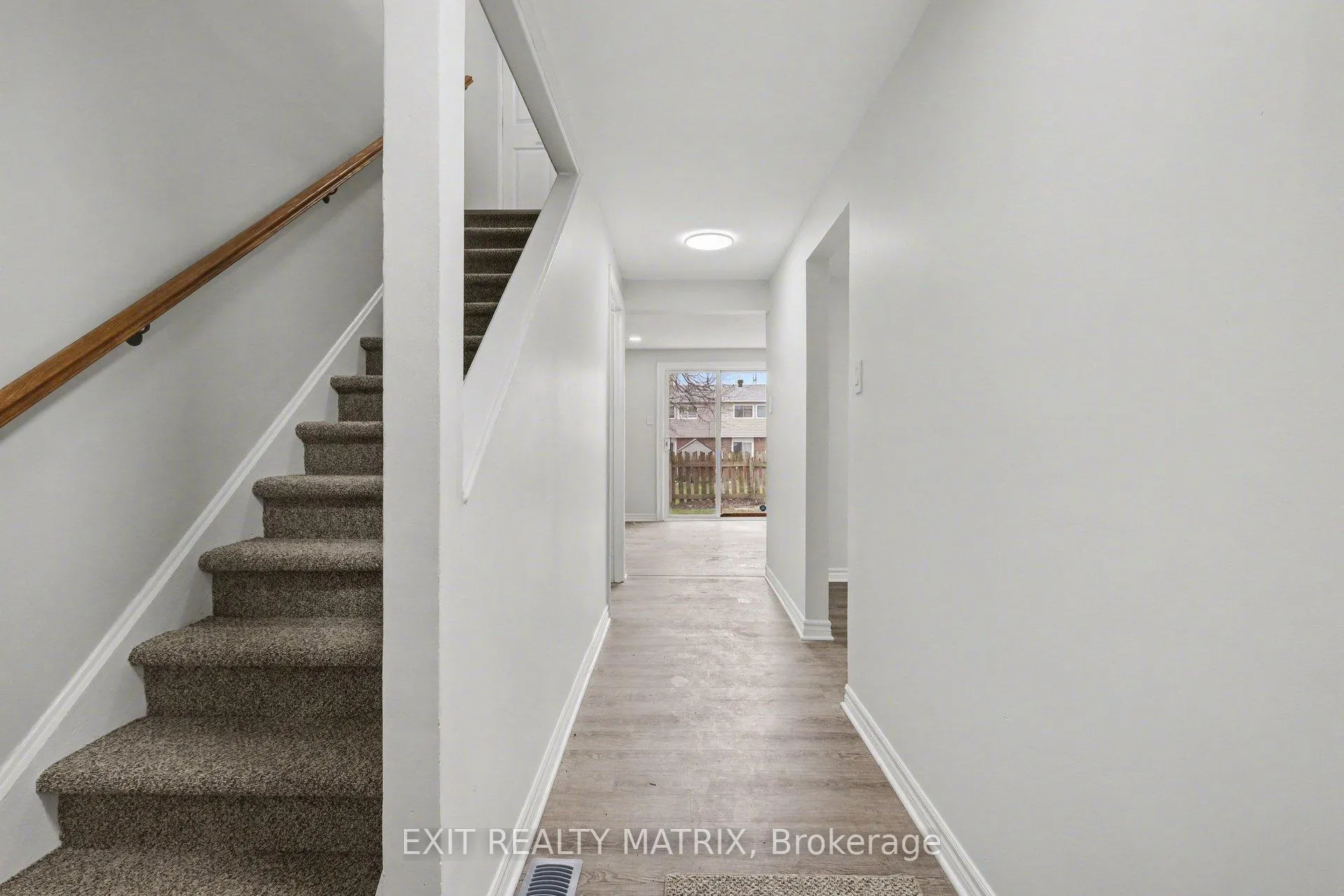 Photo 4 of Unit B, 1468 Heatherington Road, Ottawa, Heron Gate/Industrial Park — HOMEH