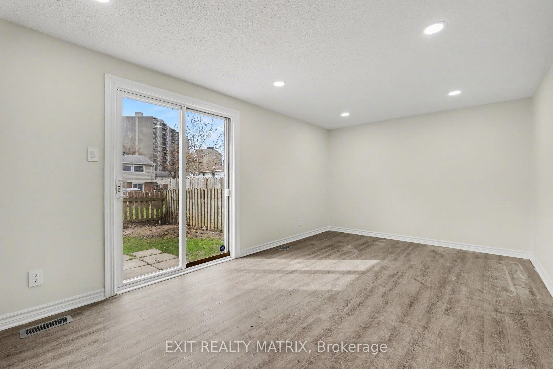 Photo 6 of Unit B, 1468 Heatherington Road, Ottawa, Heron Gate/Industrial Park — HOMEH