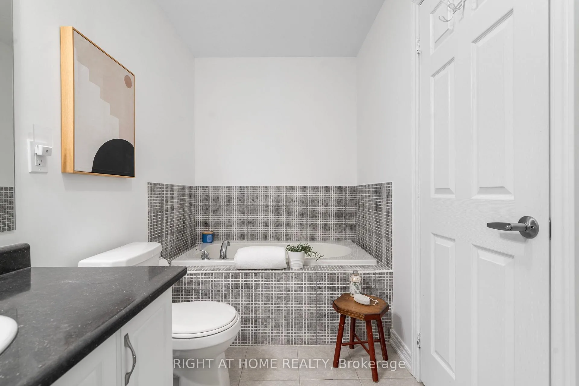 Photo 14 of 127 Benadir Avenue, Caledon, Rural Caledon — HOMEH