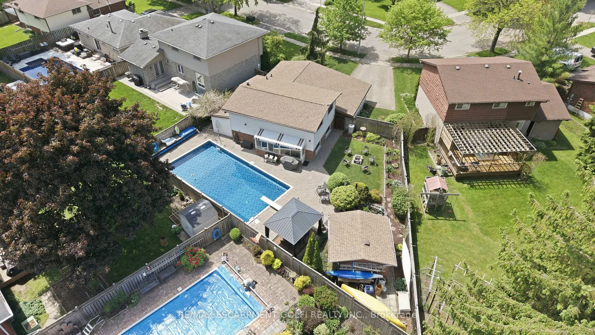 Photo 2 of 45 Tanglewood Terrace, Brantford — HOMEH