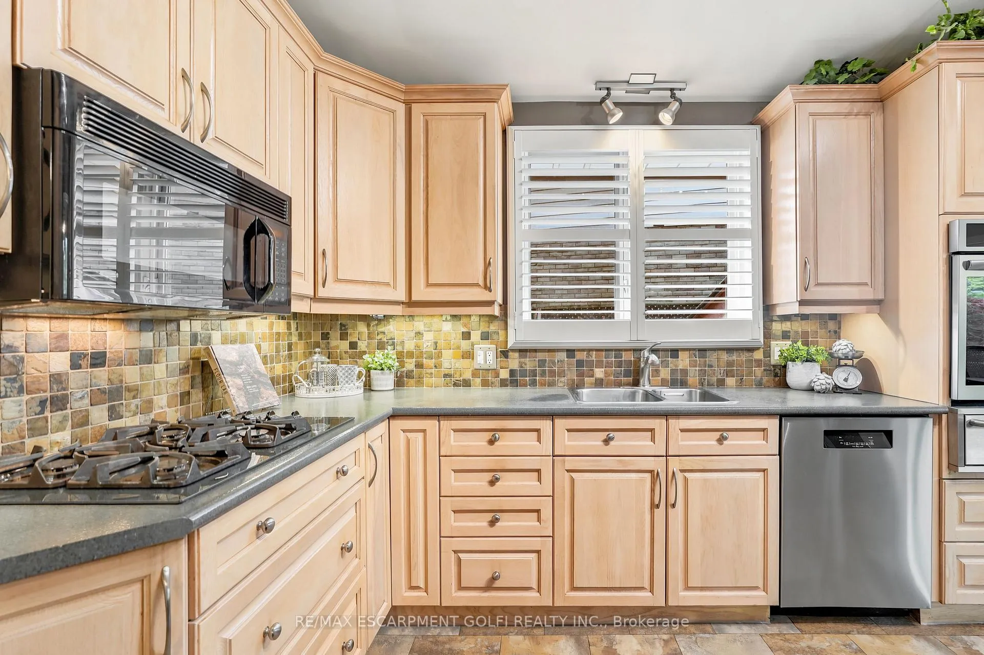 Photo 15 of 45 Tanglewood Terrace, Brantford — HOMEH