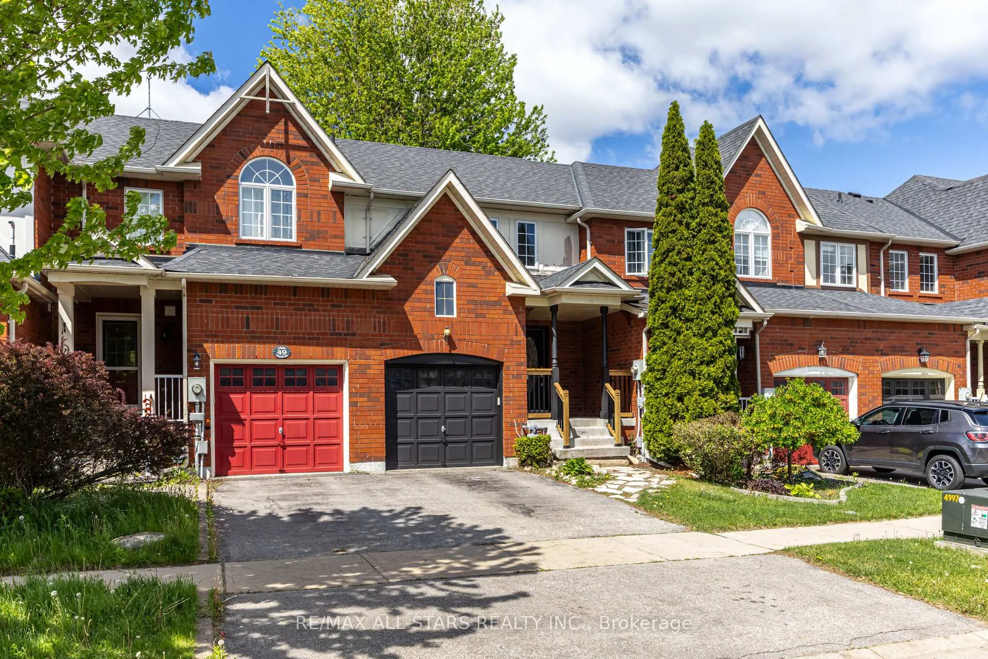 Photo 2 of 51 Playfair Road, Whitby, Downtown Whitby — HOMEH