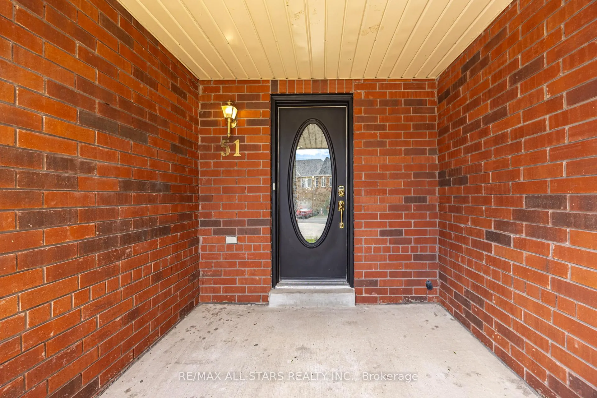 Photo 4 of 51 Playfair Road, Whitby, Downtown Whitby — HOMEH