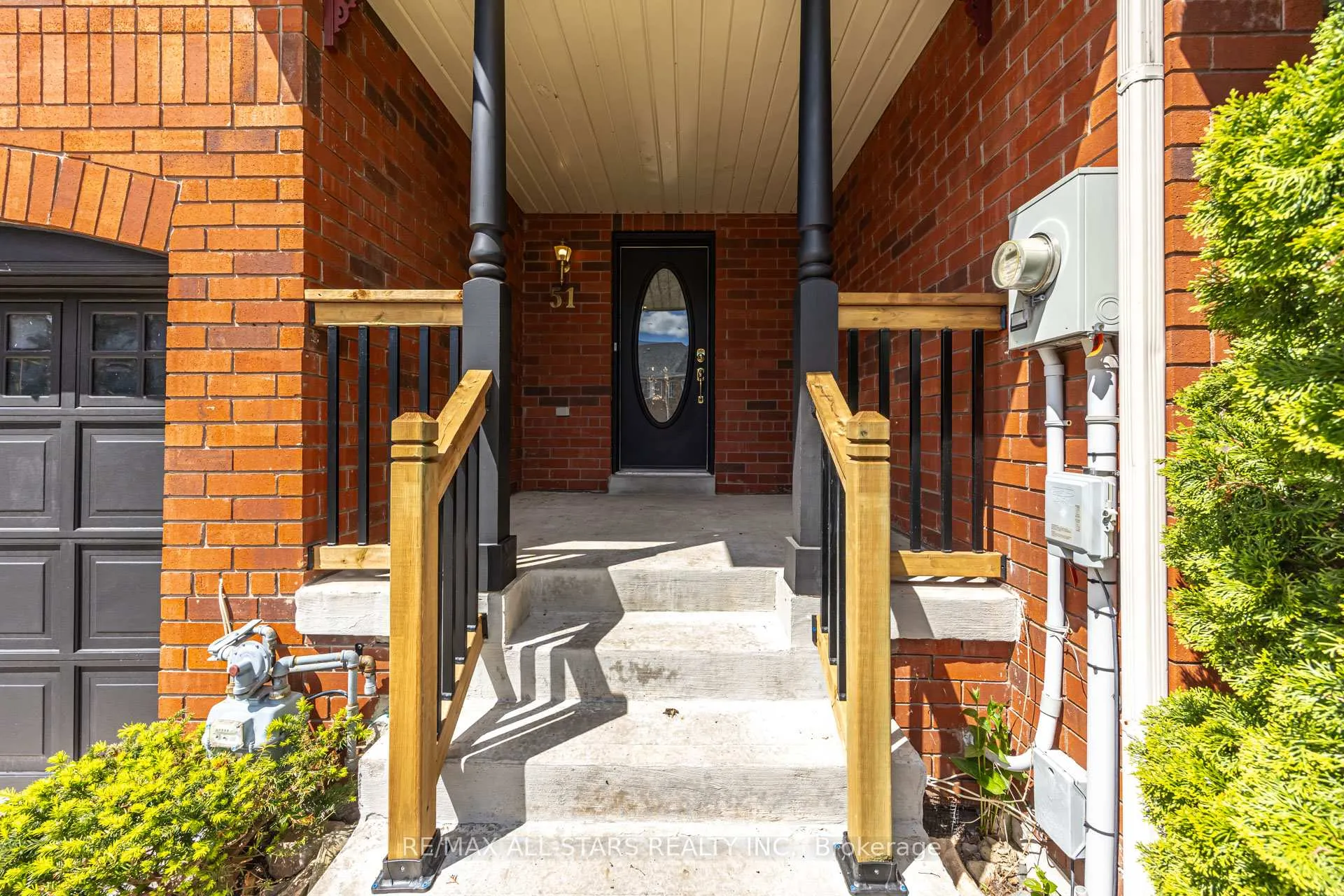 Photo 5 of 51 Playfair Road, Whitby, Downtown Whitby — HOMEH
