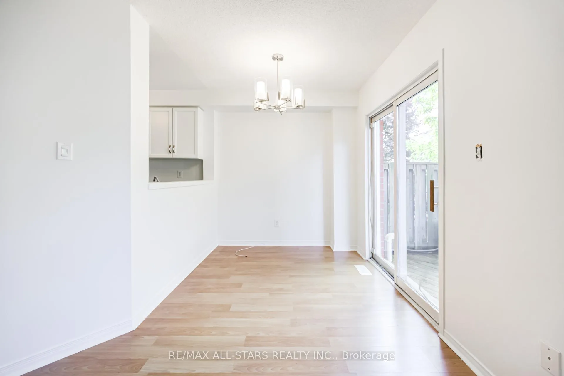 Photo 10 of 51 Playfair Road, Whitby, Downtown Whitby — HOMEH