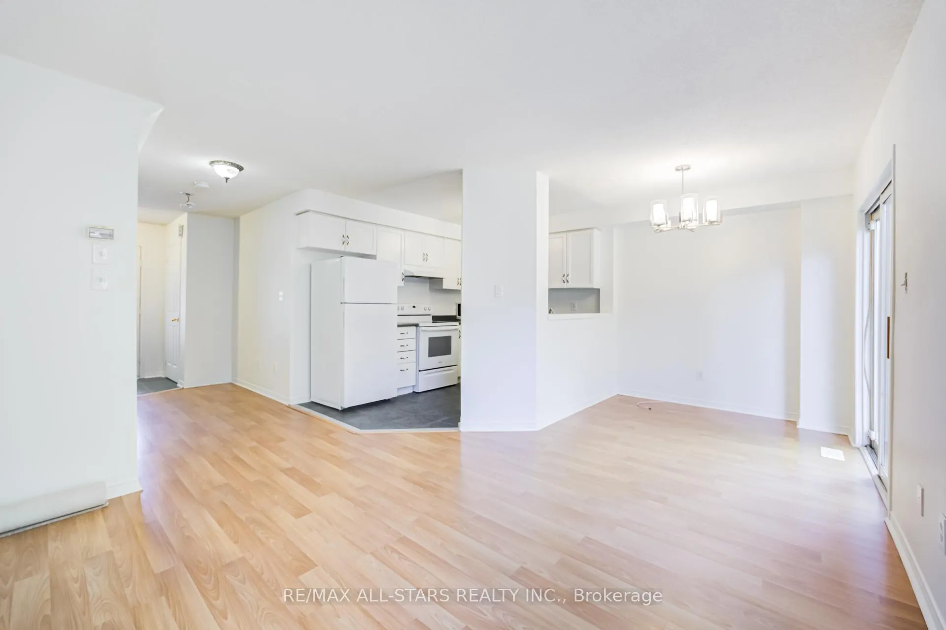Photo 11 of 51 Playfair Road, Whitby, Downtown Whitby — HOMEH