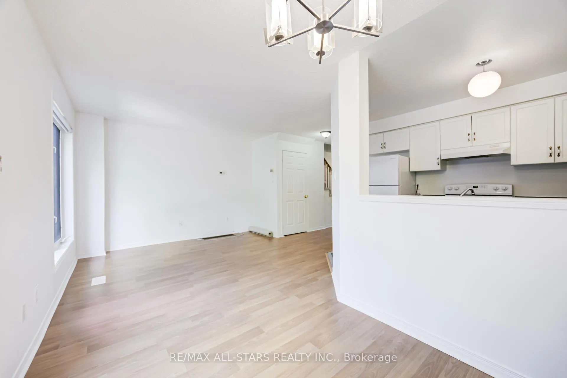 Photo 13 of 51 Playfair Road, Whitby, Downtown Whitby — HOMEH