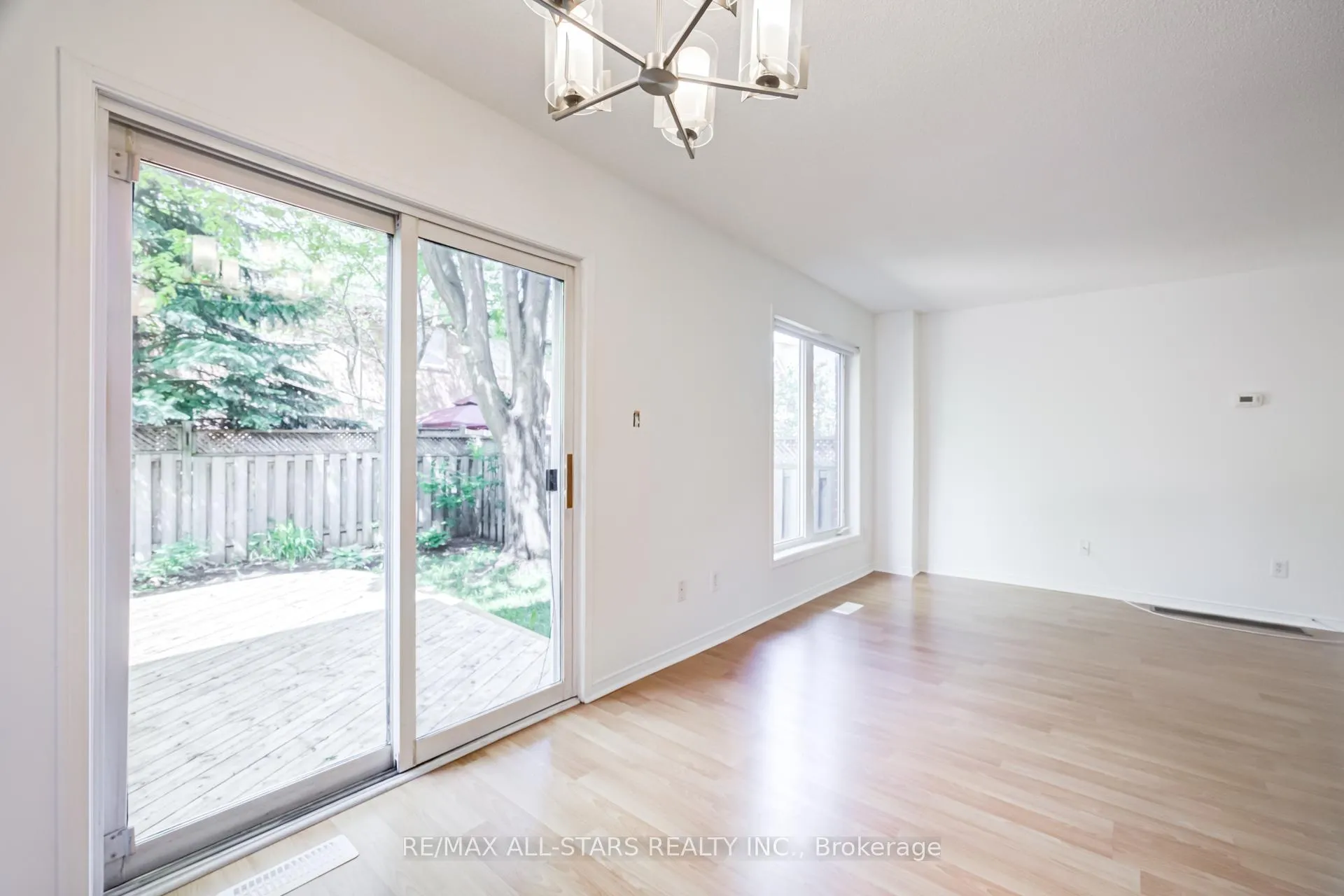 Photo 14 of 51 Playfair Road, Whitby, Downtown Whitby — HOMEH