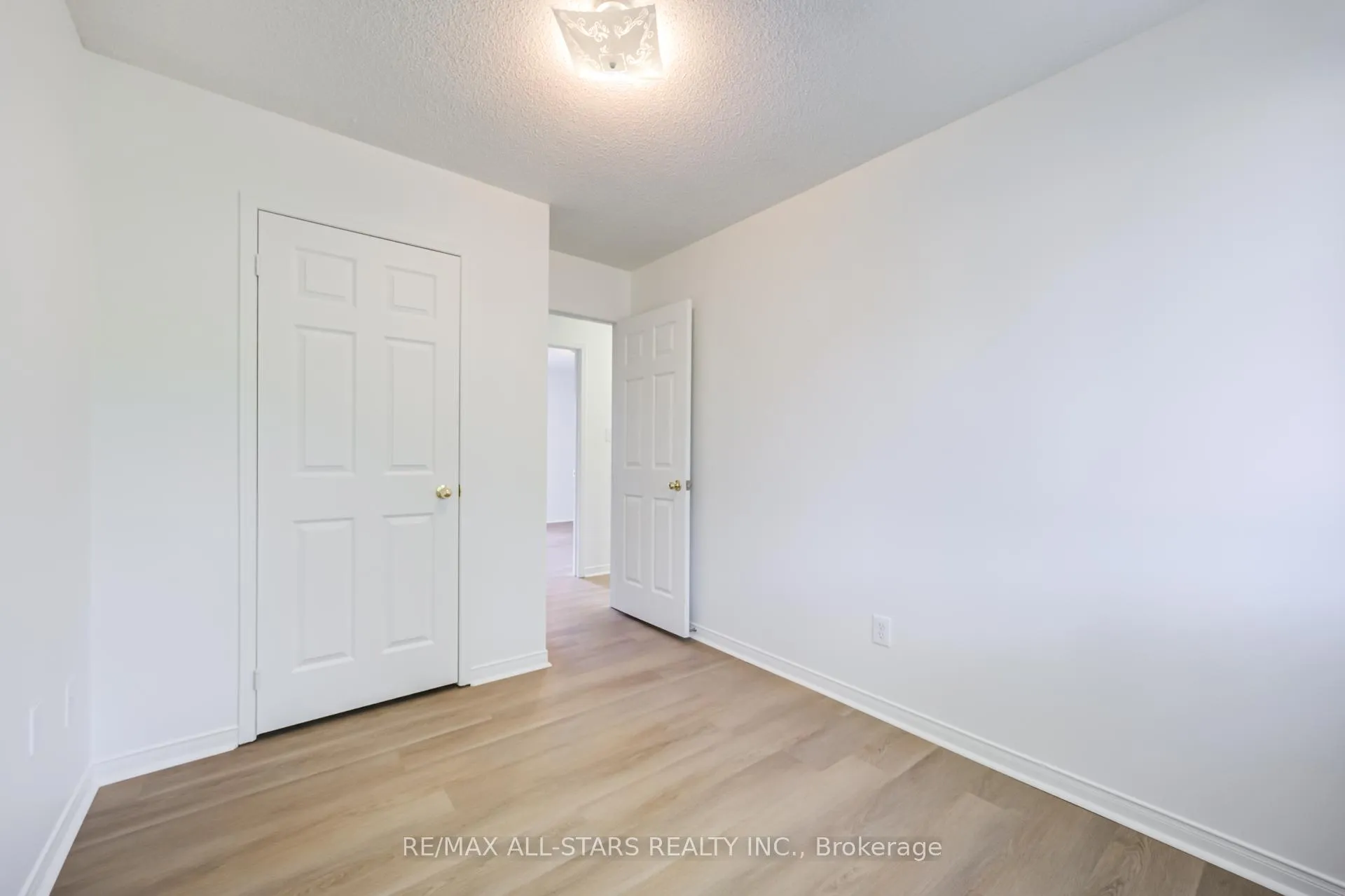 Photo 21 of 51 Playfair Road, Whitby, Downtown Whitby — HOMEH