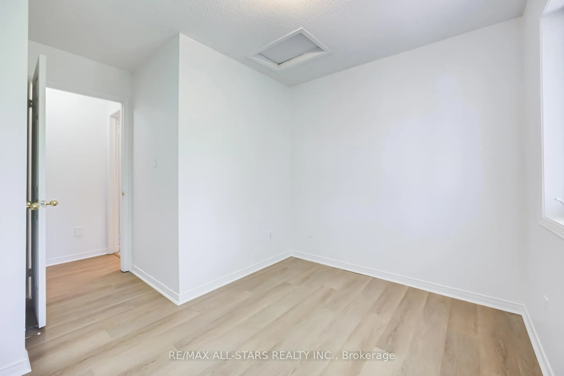 Photo 24 of 51 Playfair Road, Whitby, Downtown Whitby — HOMEH